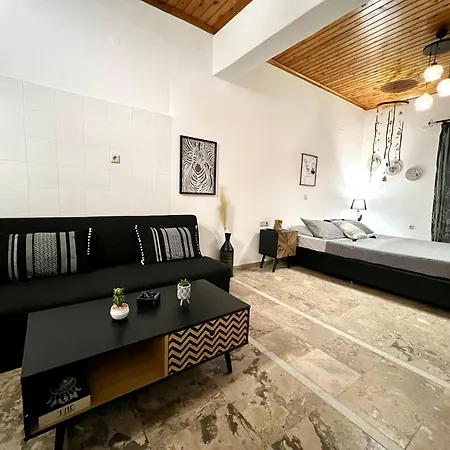 Unico House Naxos City